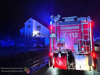 Vorsicht bei Adventskranz und Weihnachtsschmuck: Unbeaufsichtigt kann die schöne Deko gefährlich werden. So auch in Röttenbach im Landkreis Höchstadt an der Aisch.