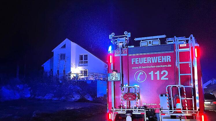 Vorsicht bei Adventskranz und Weihnachtsschmuck: Unbeaufsichtigt kann die schöne Deko gefährlich werden. So auch in Röttenbach im Landkreis Höchstadt an der Aisch.