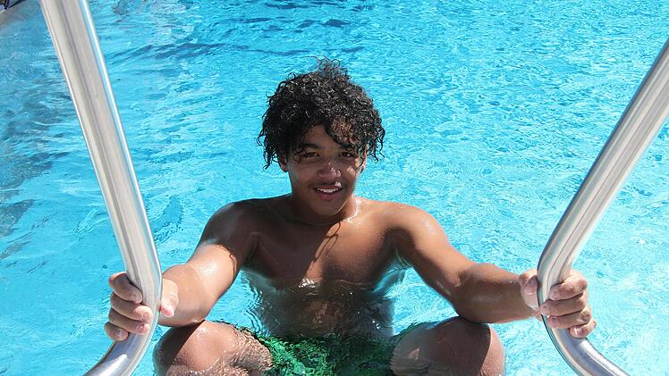 Jayden Pleschko (13) liebt das Springerbecken. Wasser ist sein Element.