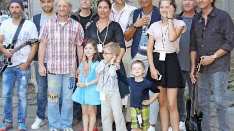 Familien- und Gruppenfoto: Die von Rotenhans mit den Pur-Mitgliedern.