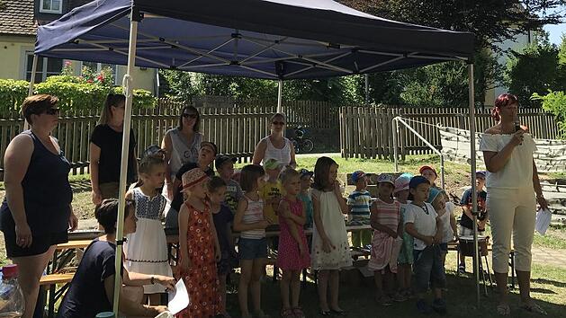 Kindergarten Pusteblume feiert Sommerfest