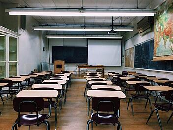An einer Realschule in Baden-W&uuml;rttemberg &ouml;ffneten Unbekannte den Umschlag mit Pr&uuml;fungsaufgaben in Deutsch. Symbolbild: pixabay.com/Wokandpix