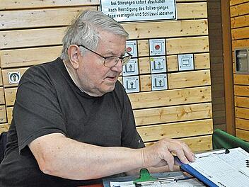 Horst-Günter Ziegler fungierte auch heuer als Turnierleiter des Bezirksentscheids der Tischtennis-mini-Meisterschaft.