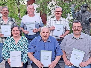 Das Foto zeigt (stehend von links): Michael Katzenberger, Udo Kaiser und Stefan S&ouml;der sowie (sitzend, von links) B&uuml;rgermeisterin Sonja Reubelt, Siegfried S&ouml;der und Erwin Voll.
