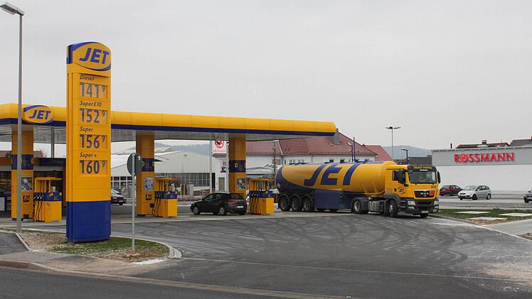 Neben Aral ist mit Jet nun eine zweite Tankstelle vorhanden.