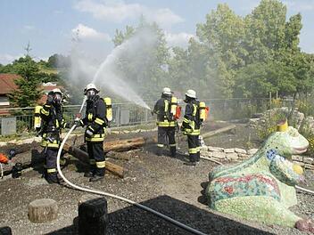 In Windeseile stand die Wasserversorgung für die Brandbekämpfung an der Grundschule Oberaurach. Foto: sw