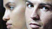 Wieder solo: Cristiano Ronaldo, im Hintergrund Irina Shayk  Foto: dpa