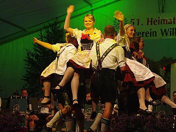 Die Trachtengruppe begeisterte mit ihren Auftritten. Fotos: Heike Schülein