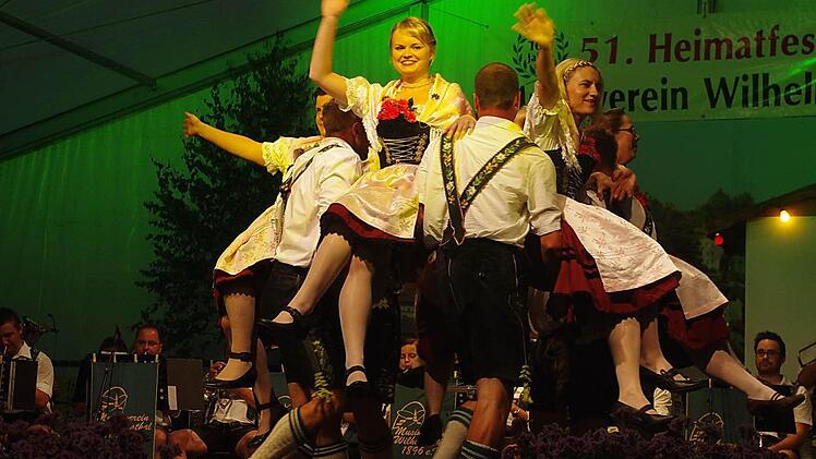 Die Trachtengruppe begeisterte mit ihren Auftritten. Fotos: Heike Schülein