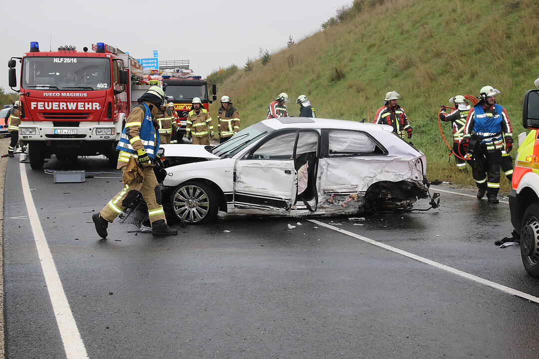 Zwei Schwerverletzte bei Verkehrsunfal an A73