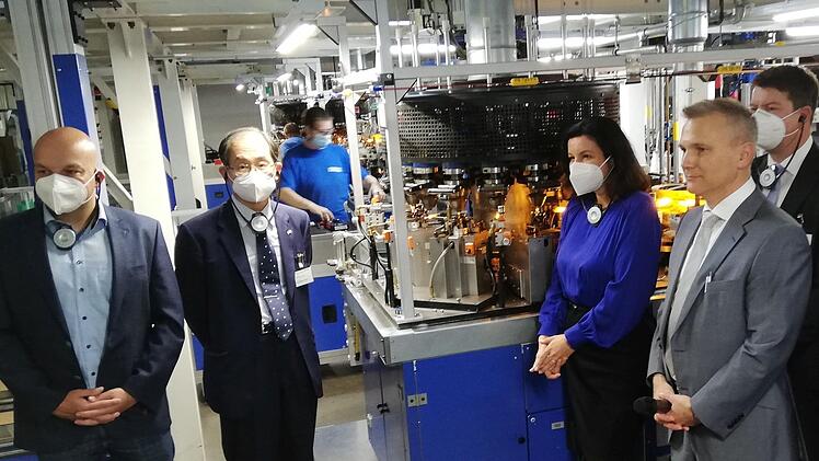 Besuch des japanischen Botschafters mit Vertretern der CSU bei Nipro in Münnerstadt. Foto: Heike Beudert