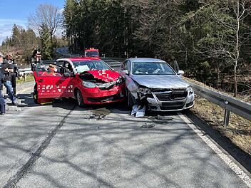 Zwei Autos kollidierten miteinander im Kreis Kulmbach