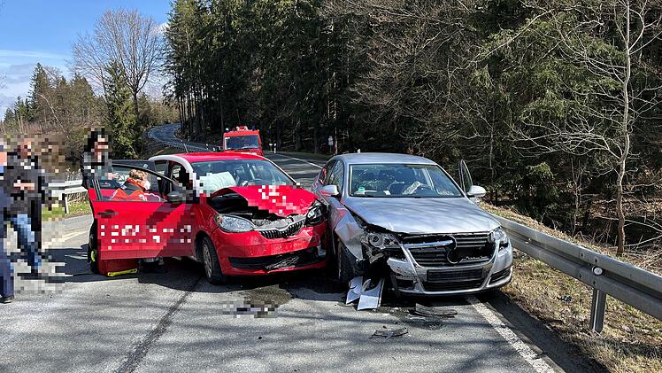 Zwei Autos kollidierten miteinander im Kreis Kulmbach