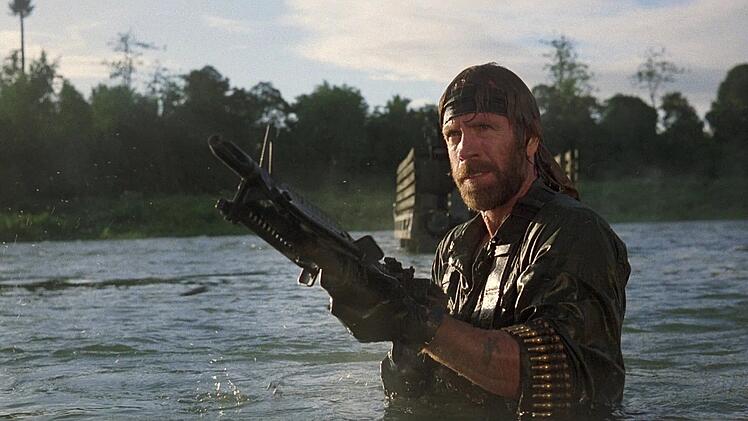 In "Missing in Action" (1984) spielt Chuck Norris wieder einen taffen  Hund: einen US-Soldaten, der im Alleingang eine Handvoll Kriegsgefangenen aus dem Dschungel in Vietnam befreit.
