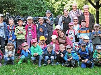 Der Stockheimer Kindergarten machte sich auf die Suche nach dem "schwarzen Gold".  Foto: Karl-Heinz Hofmann