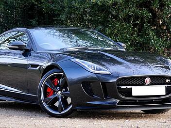 Knapp 150.000 Euro gingen am Montag bei Rimpar (Lkr. Würzburg) in Flammen auf, als ein Jaguar F-Type auf dem Weg zur Werkstatt Feuer fing. Symbolbild: pixabay