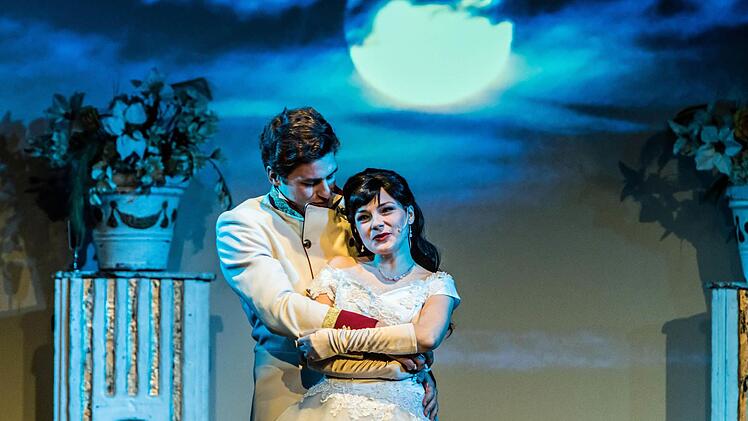 Die Aufführung des Musicals "Sissi" im Kongresshaus Rosengarten beschert dem Coburger Publikum ein Wiedersehen mit Claus J. Frankl als Darsteller und Regisseur.