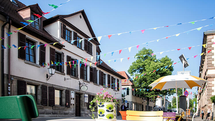 Erlangen: Ob Kunsthandwerksmeile, Kulturfestival oder Mitmachaktionen - Altstadt l&auml;dt zum Kunstwochenende ein