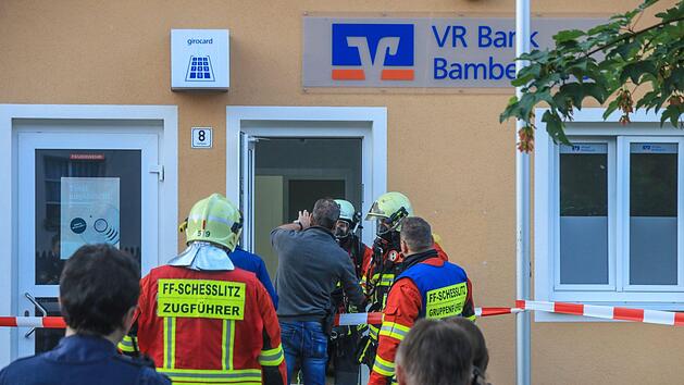 Einen Geldautomat haben noch unbekannte Täter in der Nacht zum Donnerstag (13. Juni 2019) im Landkreis Bamberg gesprengt. Die Polizei fahndet nach den Dieben. Foto: NEWS5 / Merzbach