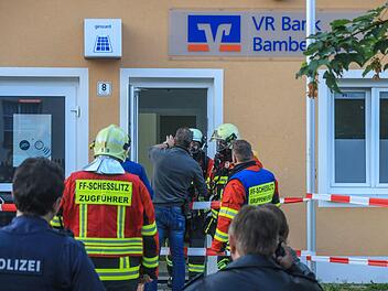 Einen Geldautomat haben noch unbekannte Täter in der Nacht zum Donnerstag (13. Juni 2019) im Landkreis Bamberg gesprengt. Die Polizei fahndet nach den Dieben. Foto: NEWS5 / Merzbach
