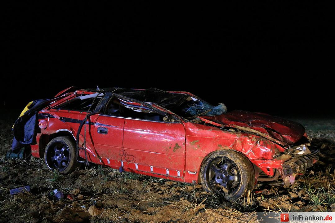 Opel überschlägt sich bei Königsfeld