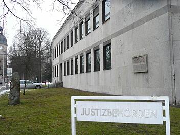 Am Coburger Landgericht endete der Totschlagsprozess gegen einen 39-Jährigen, der im März 2013 in Schönbrunn seine Lebensgefährtin tötete, mit einem Schuldspruch. Foto: R. Popp