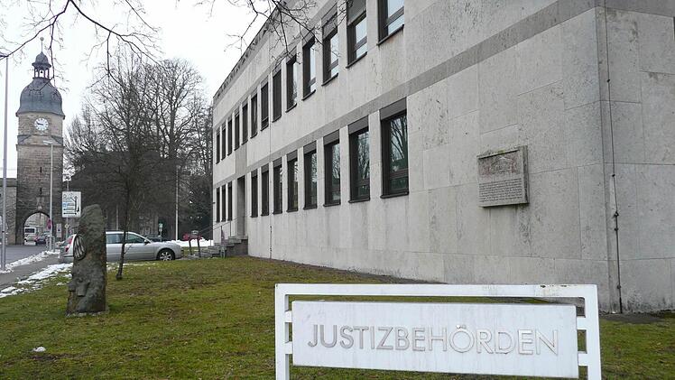 Am Coburger Landgericht endete der Totschlagsprozess gegen einen 39-Jährigen, der im März 2013 in Schönbrunn seine Lebensgefährtin tötete, mit einem Schuldspruch. Foto: R. Popp