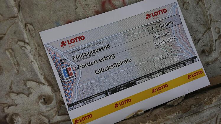 Den Bauherrn sehr willkommen ist der 55 000-Euro-Zuschuss für die Restaurierung der Stuckdecken und -wände.