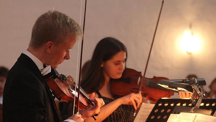 Auch Michael Schneider (17) und Anastasia Lehner (16) begeisterten das Publikum. Foto: Sonny Adam
