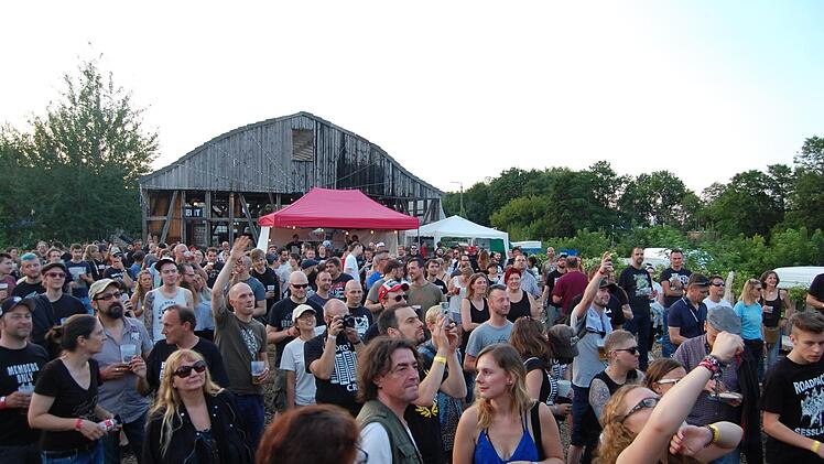 Mehr Festivals und Musikveranstaltungen wünschen sich die Coburger Jugendlichen, die an der jüngsten Jugendbefragung teilnahmen. Das "Outside-Rodeo" fand in den vergangenen Jahren auf dem Güterbahnhofsgelände statt. Doch die Pakethalle sei für laute Rockkonzerte an den Abenden nur bedingt geeignet, heißt es aus der Stadtverwaltung: Es fehlt der Lärmschutz. Foto: CT-Archiv/Rolf Krebs