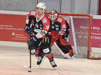 Bei den Höchstadt Alligators erlebten Mikhail Nemirovsky (vorne, noch im Trikot der Kissinger Wölfe) und Goalie Benni Dirksen das zweite verfrühte Saison-Aus ihrer Mannschaft. Foto: Hopf