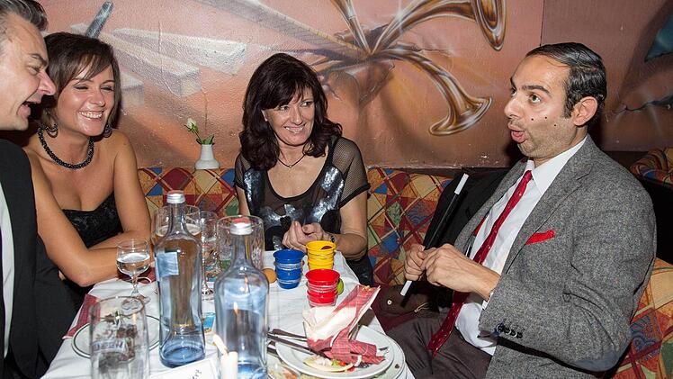 Den ganzen Abend trieb "Mr. Bean" seine Späßchen mit den Gästen. Foto: Klaus Gagel