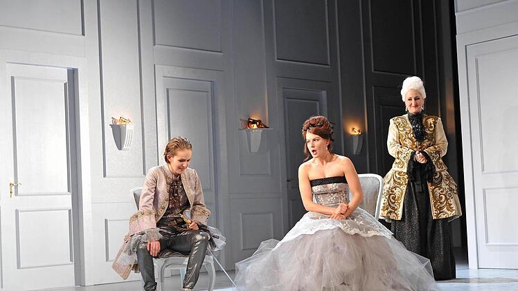 Szene aus dem "Rosenkavalier" am Landestheater Coburg.Foto: Andrea Kremper