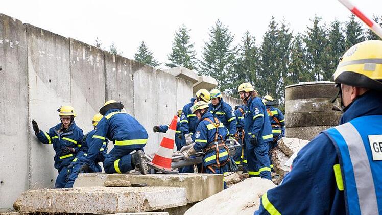 Rettungsaktion im  "fiktiven" Krisengebiet. Foto: THW Bad Kissingen