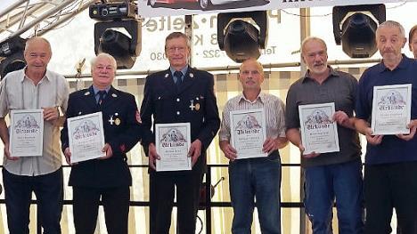 Sie halten der Feuerwehr Eibenberg seit 35 bzw. 40 Jahren als Mitglieder die Treue.
