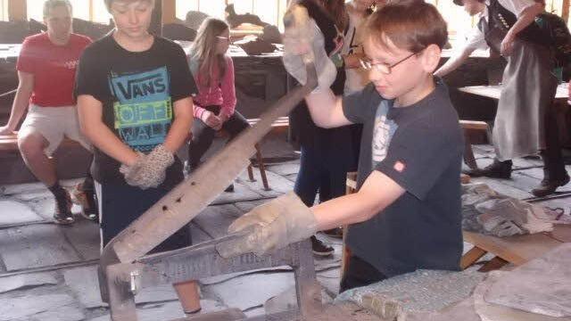 Bei ihrem Schulandheimaufenthalt konnten die Kinder auch selbst mit anpacken.