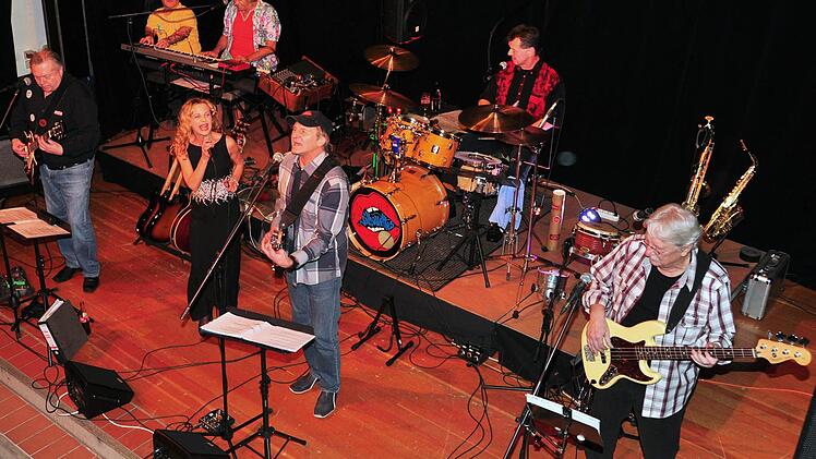 Zu Konzert und Tanz lädt die Kultband der Region "The Silhouettes"am 7. Februar in der Stadthalle in Haßfurt ein. Foto: Ulrike Langer