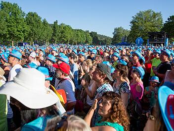 Die Besucher füllten im sommer beim Sommerfestival des Radiosenders Bayern 1 den Kurpark von Bad Bocklet.  Fabian Gebert