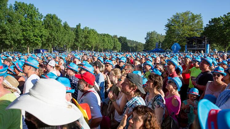 Die Besucher füllten im sommer beim Sommerfestival des Radiosenders Bayern 1 den Kurpark von Bad Bocklet.  Fabian Gebert