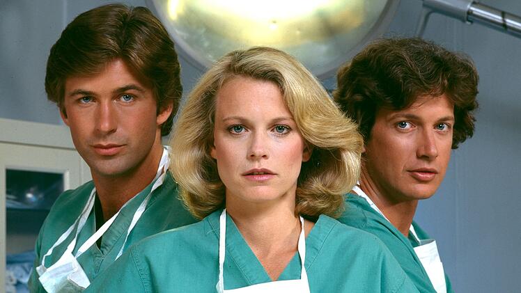 Zu Beginn seiner Karriere spielte Alec Baldwin (links) in gleich zwei Ärzte-Soaps mit.