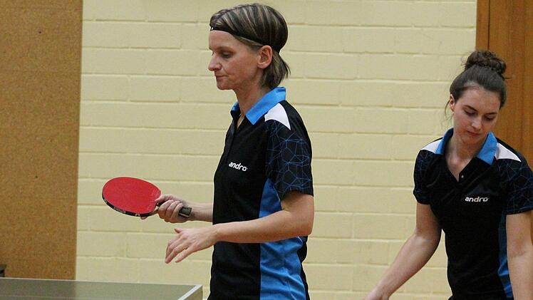Die Gesichter sprechen Bände: Ingrid Starub (l.) und Frauke Langer wollte beim Auftritt in Wohlbach nichts gelingen.