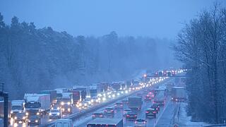 Schnee sorgt für Verkehrschaos in Franken
