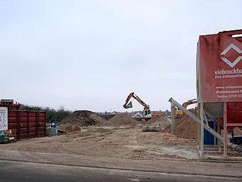 Die Erschließungsarbeiten sind im Baugebiet Heßdorf-Süd bereits im vollen Gange. Foto: Richard Sänger