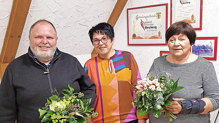 Die Vorsitzende des Obst- und Gartenbauvereins Neufang, Sonja Kotschenreuther (Mitte), hat Werner Badum und Margit Beitzinger für langjährige Treue geehrt.