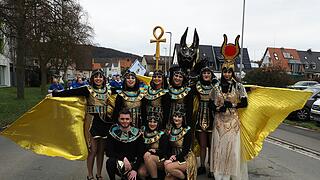 Mit vielen Fuß- und Musikgruppen