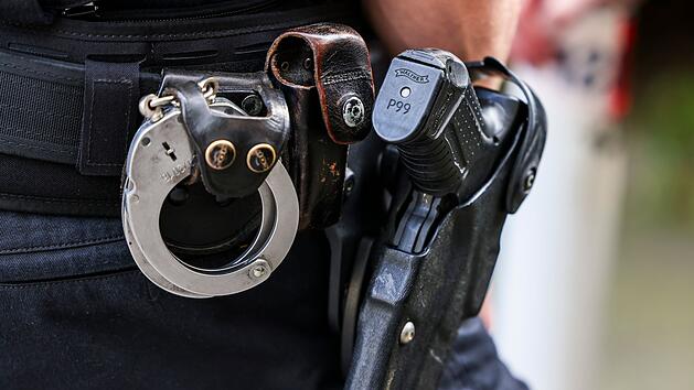 Polizei erschie&szlig;t Mann (47) in Baden-W&uuml;rttemberg: Er bedrohte Frau und Kind mit Schrotflinte
