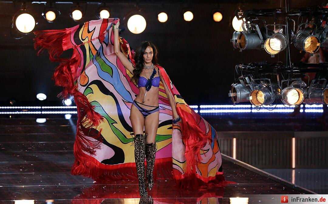 Victoria's Secret Fashion Show Runway 2015