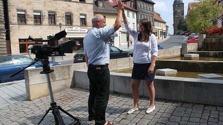 Es ist vollbracht, die letzte Aufnahme ist im Kasten. Thomas Meyer und Helena I. feiern das ganz kurz.