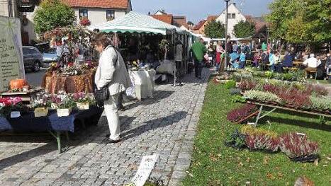 Wie seit 21 Jahren lädt der Kindergartenverein Oberschleichach für den Montag, 3. Oktober, zum Herbstmarkt ein.  Foto: sw/Archiv