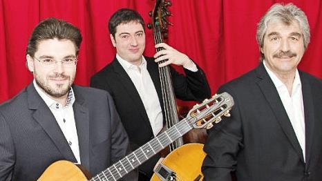 Das Joscho-Stephan-Trio gibt seine Visitenkarte in der Kreisstadt Haßfurt ab. Foto: PR
